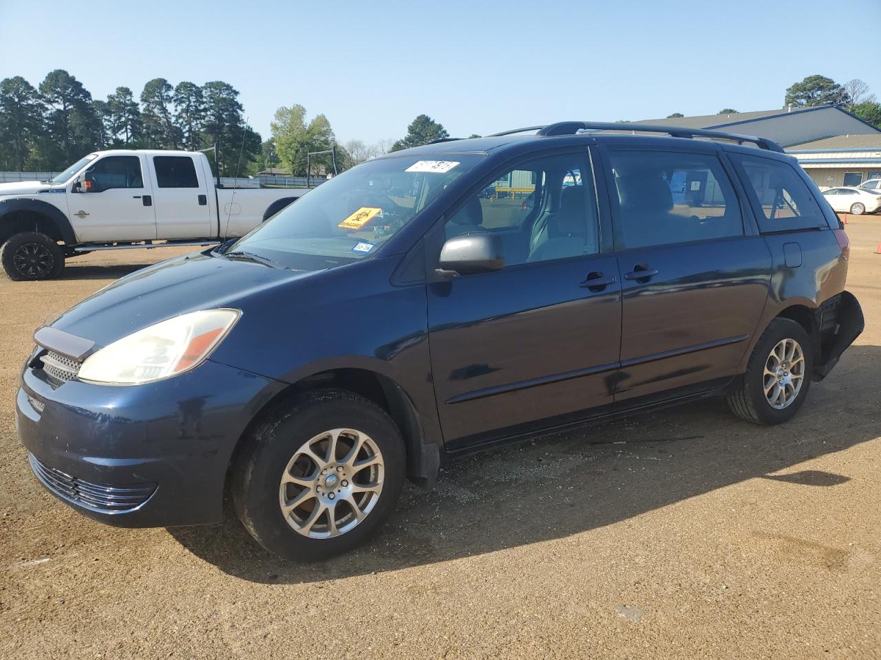 2005 Toyota Sienna Ce for Sale in Longview, TX - Rear End