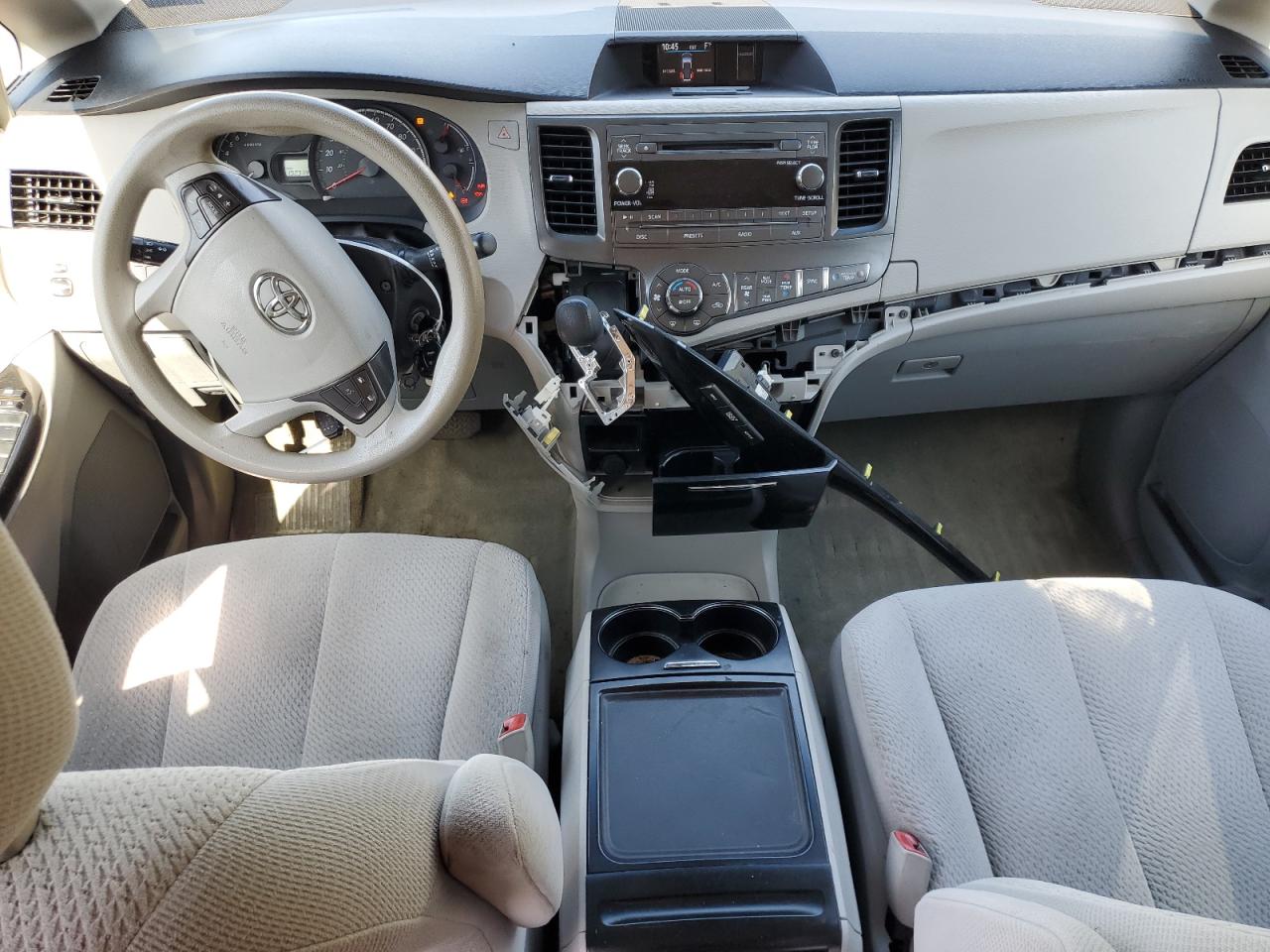 2014 Toyota Sienna - Image 8