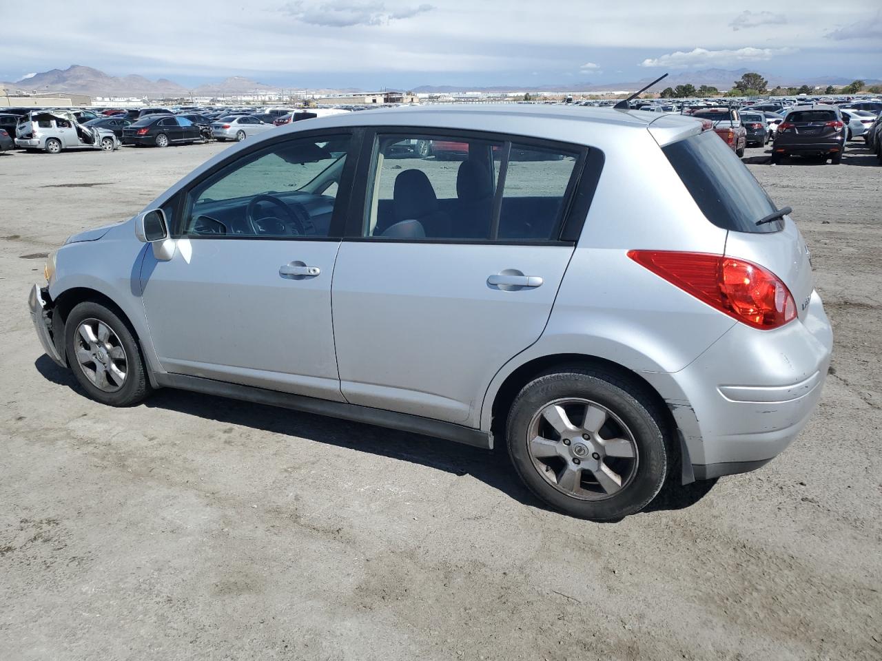 2007 Nissan Versa - Image 2