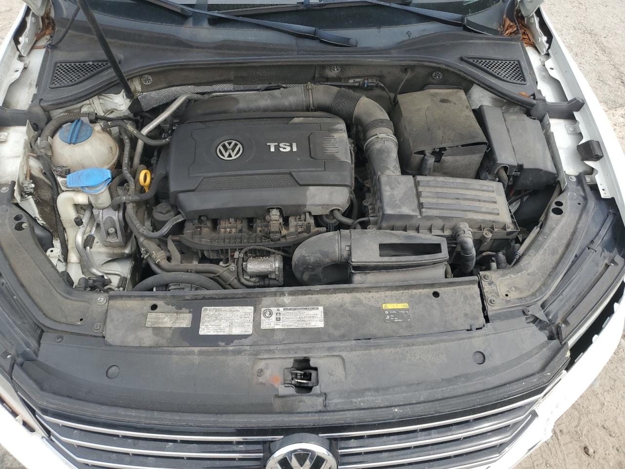 2016 Volkswagen Passat - Image 11
