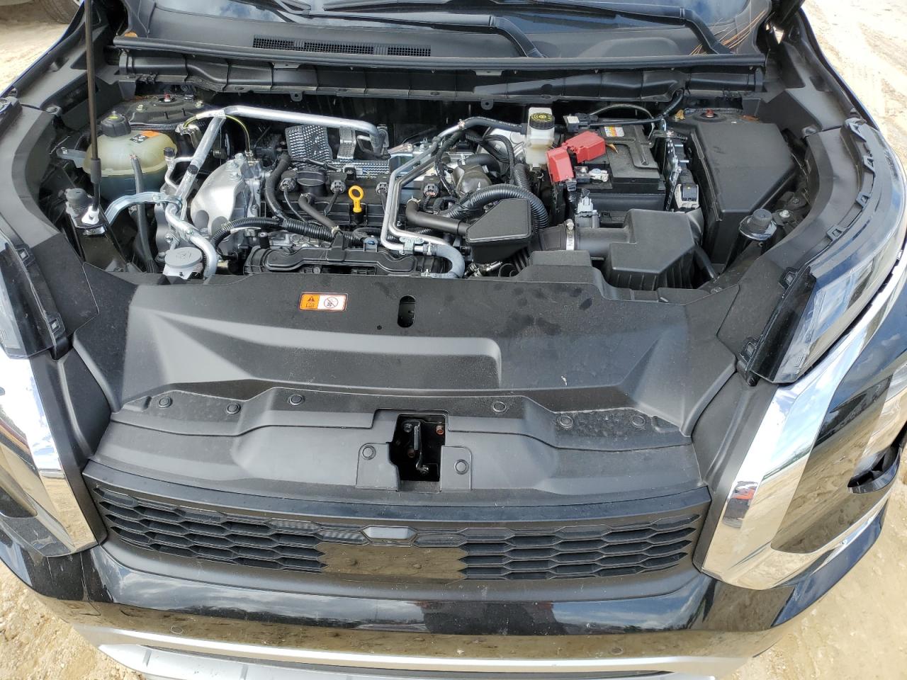 2024 Mitsubishi Outlander - Image 12