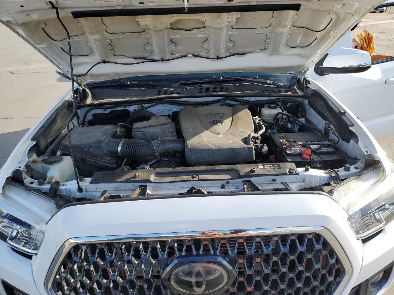 2019 Toyota Tacoma - Image 13