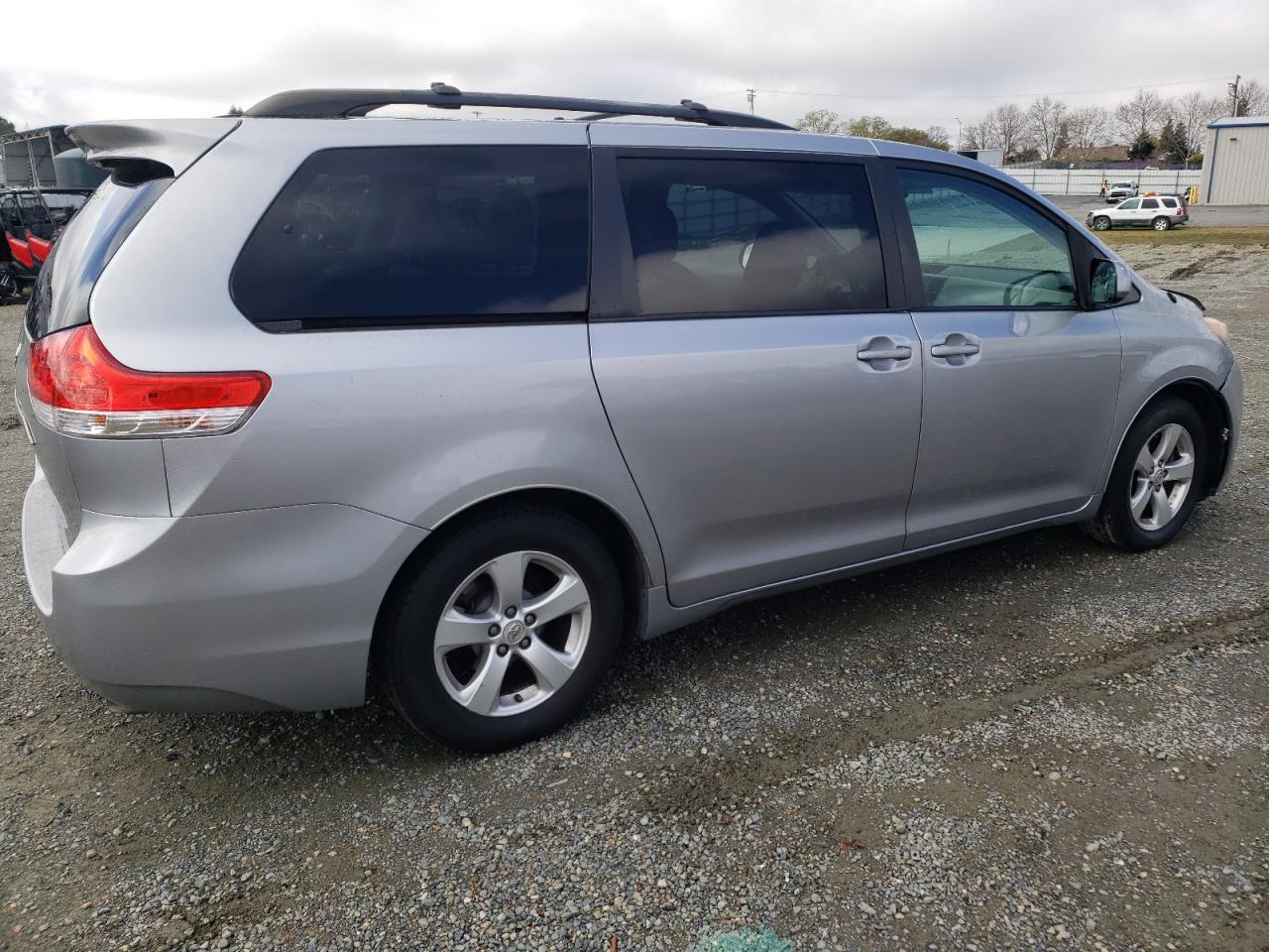 2011 Toyota Sienna - Image 3