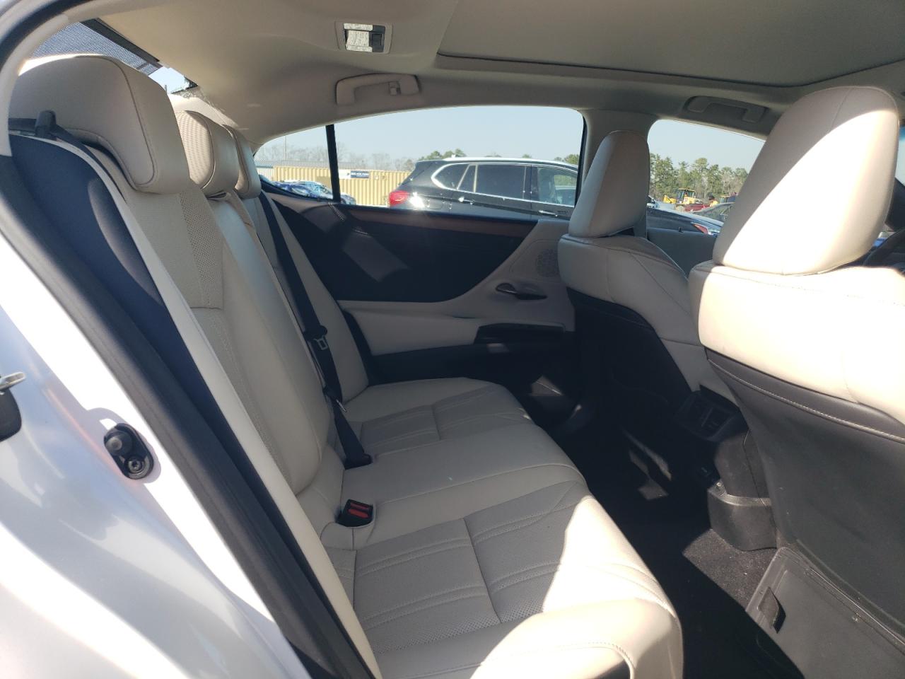 2024 Lexus ES - Image 10