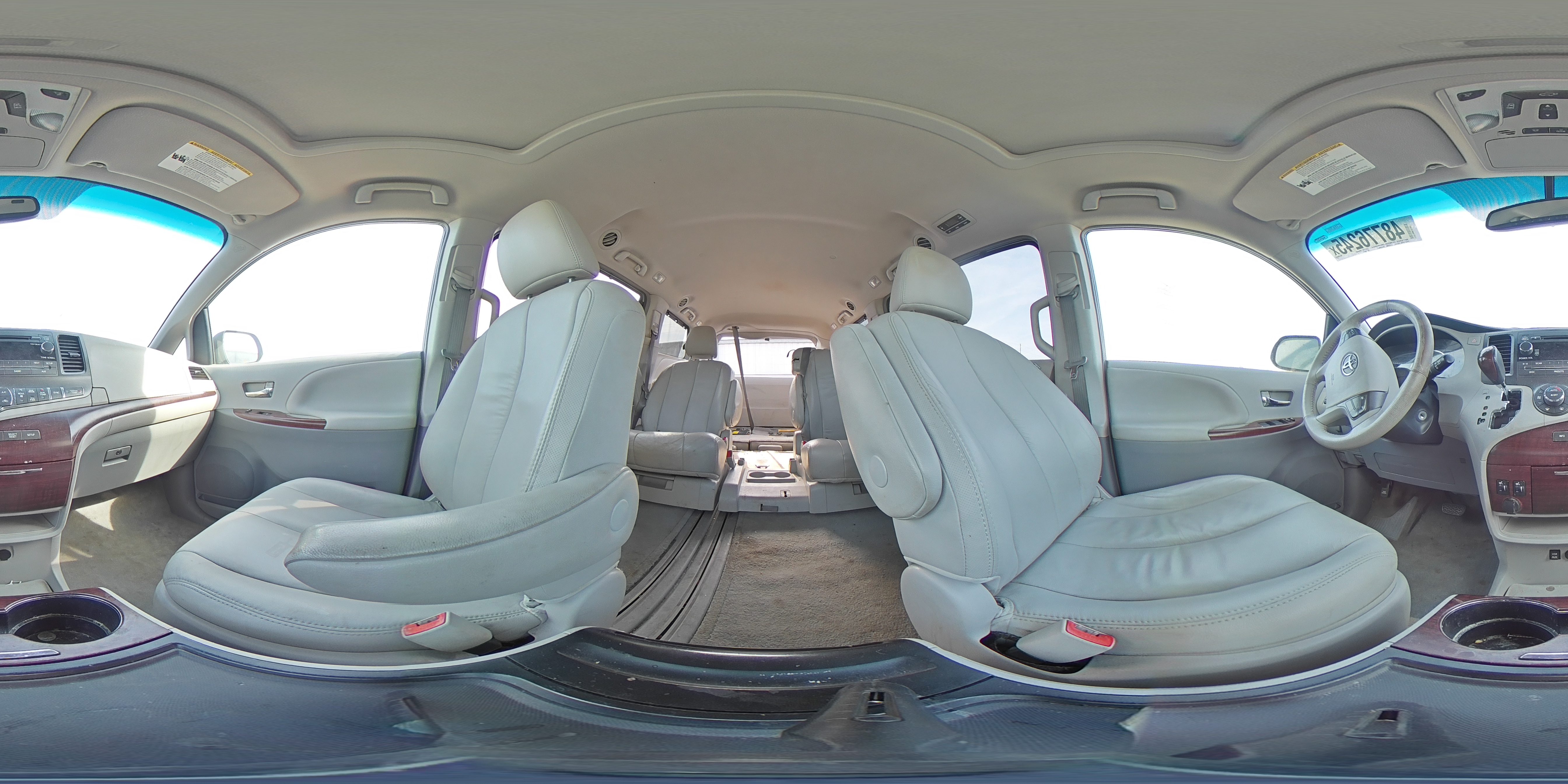 2012 Toyota Sienna - Image 13