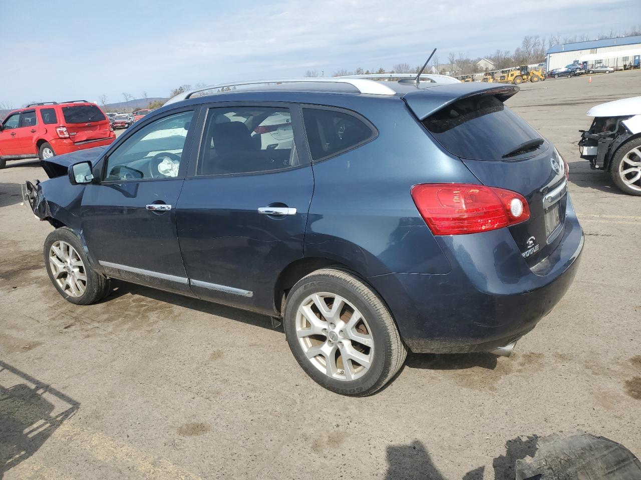 2013 Nissan Rogue - Image 2