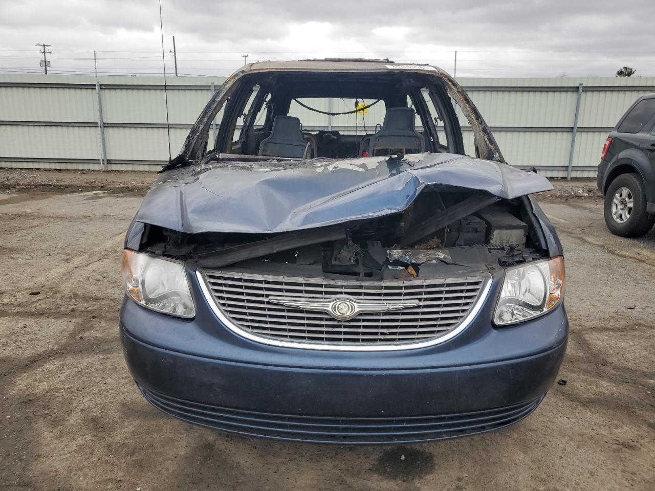 2002 Chrysler Town & Country - Image 5