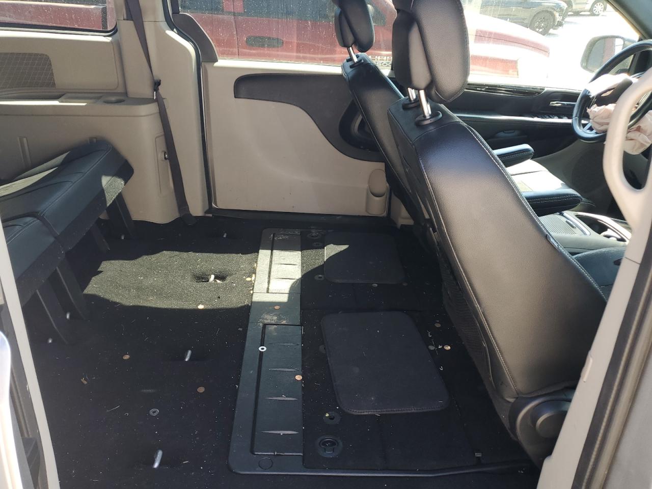 2019 Dodge Caravan - Image 11
