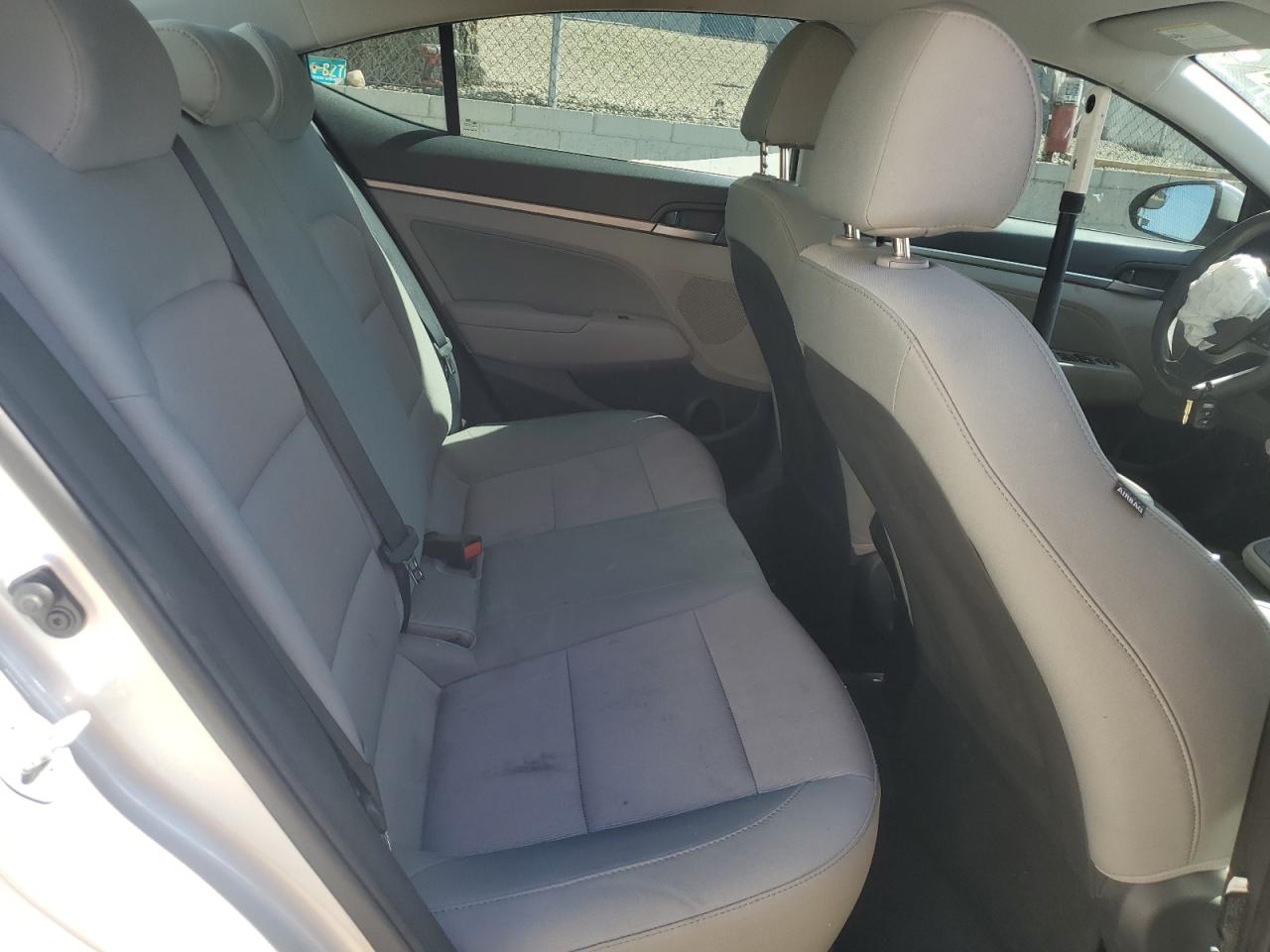 2017 Hyundai Elantra - Image 11