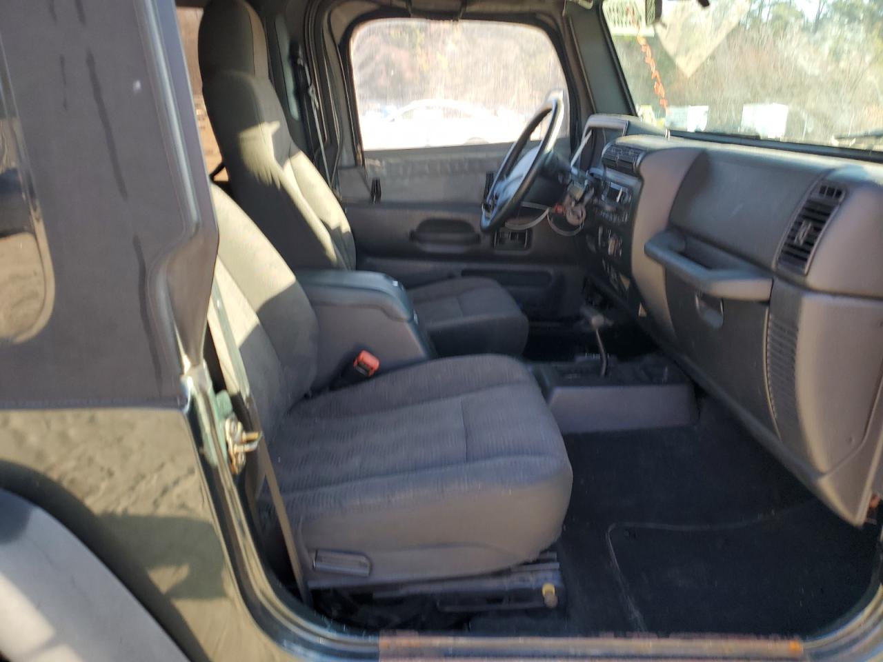 2004 Jeep Wrangler - Image 10