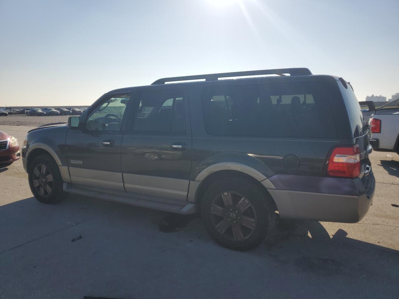 2007 Ford Expedition - Image 2