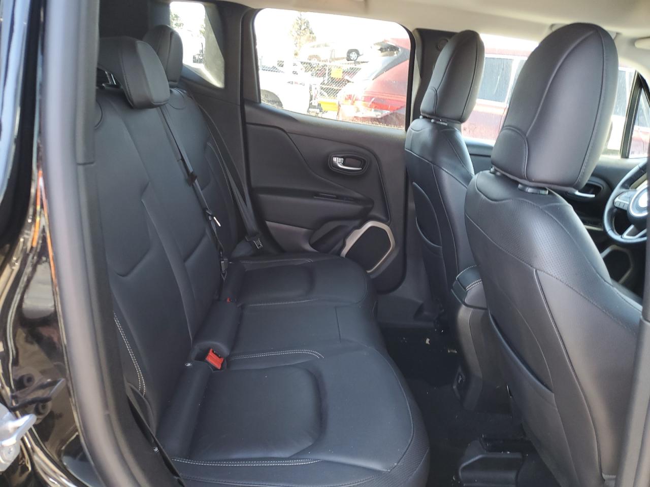 2017 Jeep Renegade - Image 11