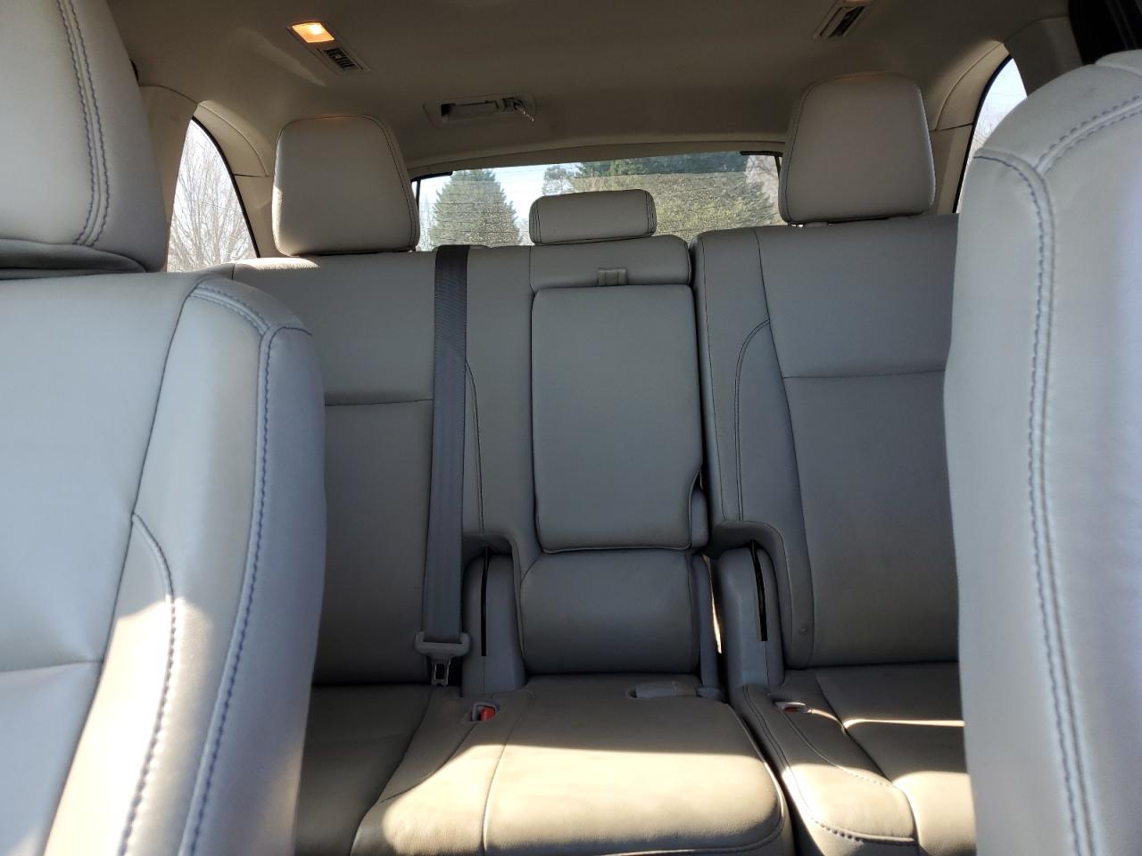 2016 Toyota Highlander - Image 10