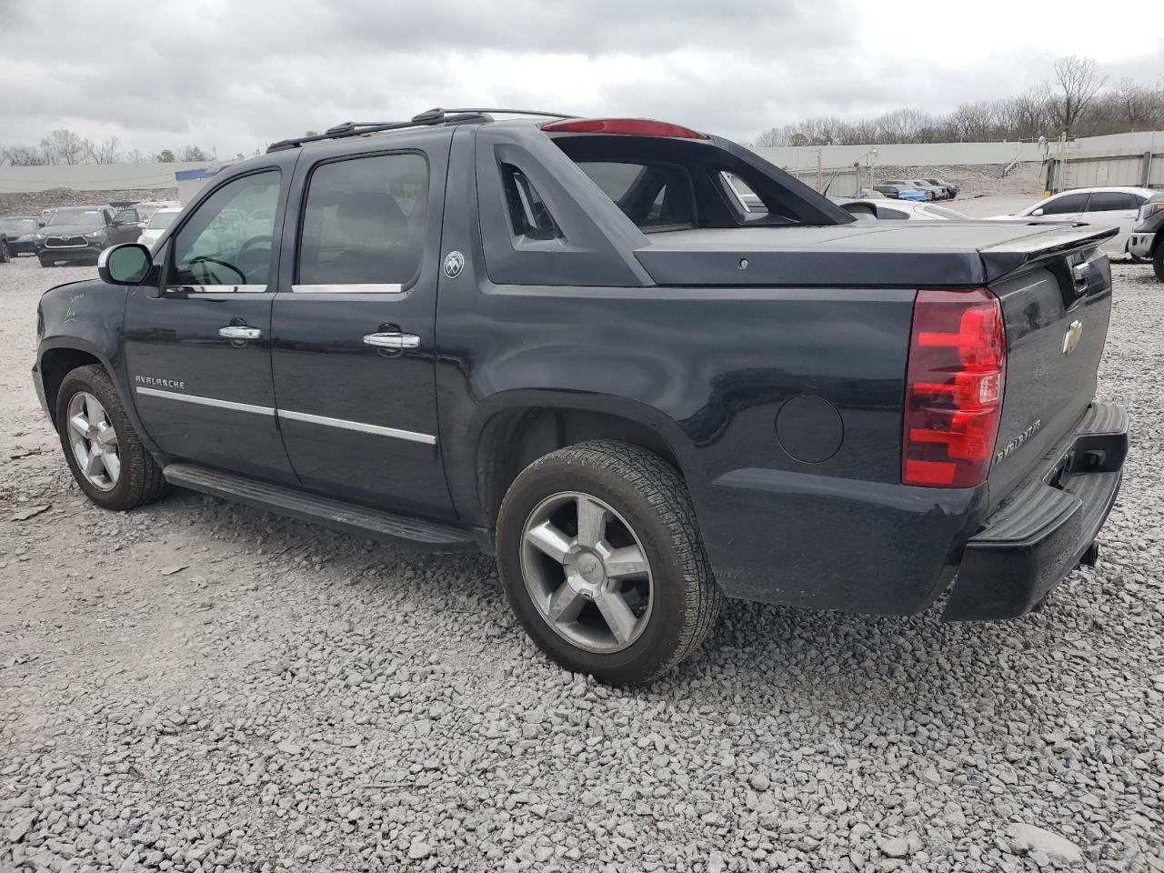 2013 Chevrolet Avalanche - Image 2