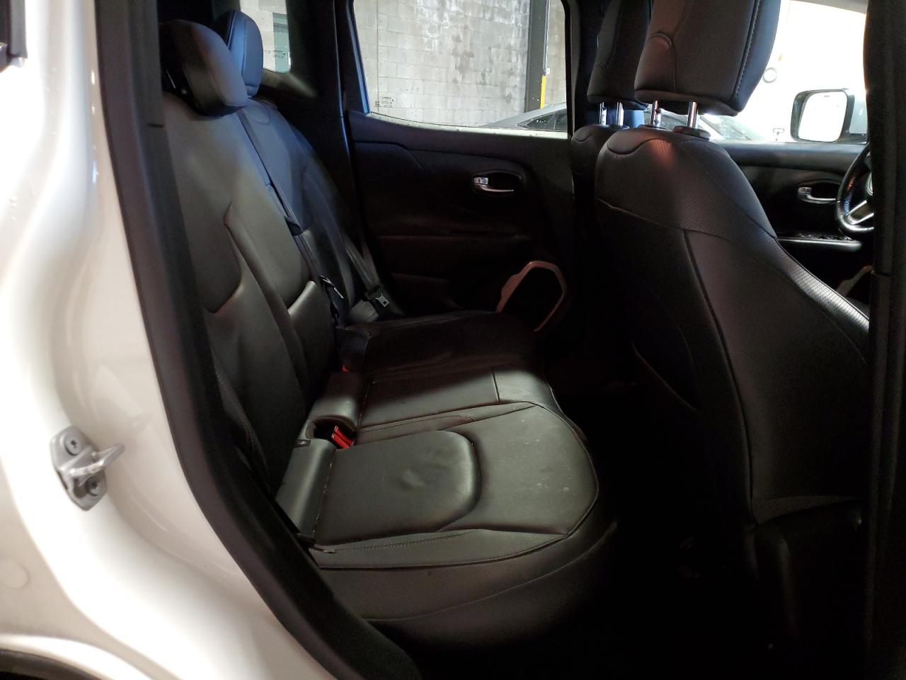 2015 Jeep Renegade - Image 11