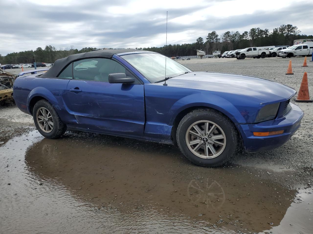 2005 Ford Mustang - Image 4