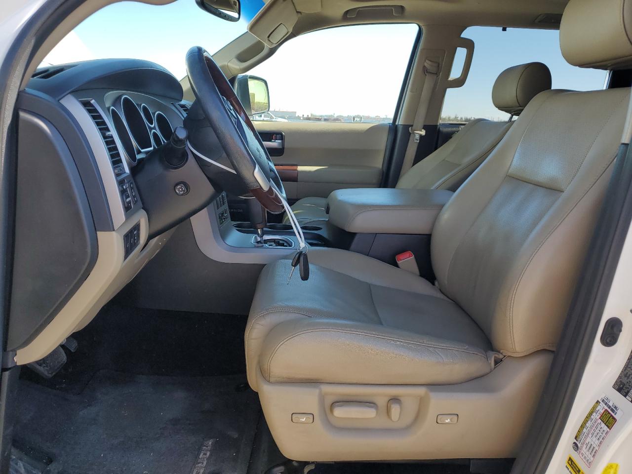 2014 Toyota Sequoia - Image 7