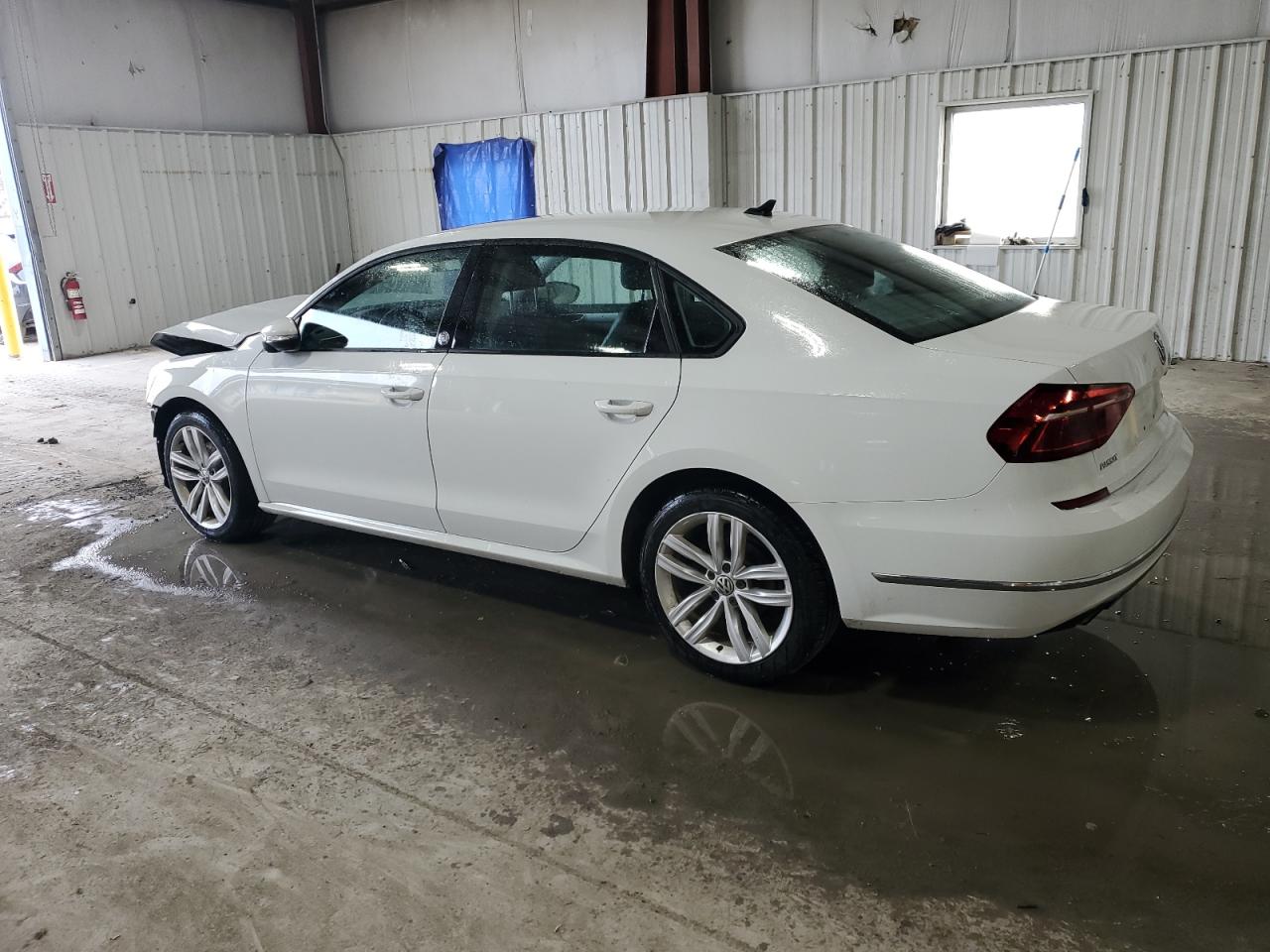 2019 Volkswagen Passat - Image 2