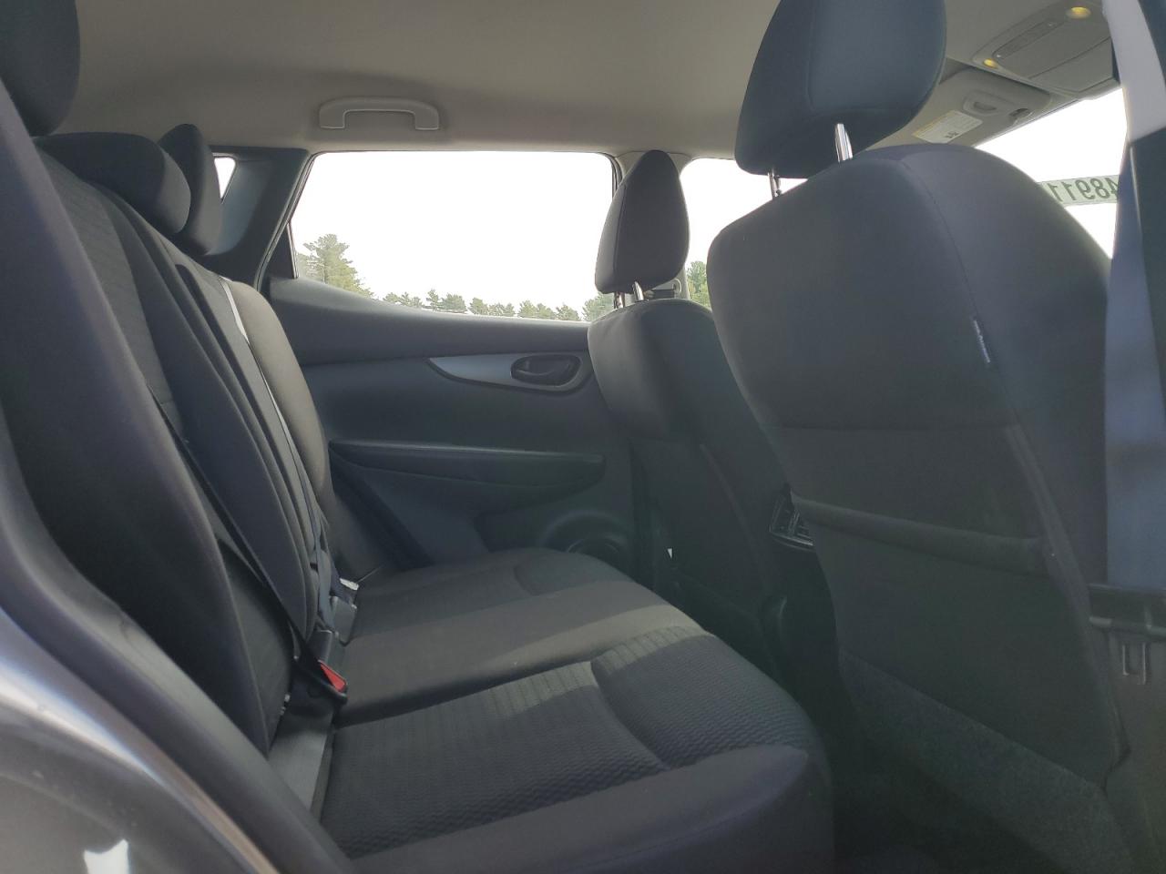 2018 Nissan Rogue - Image 11
