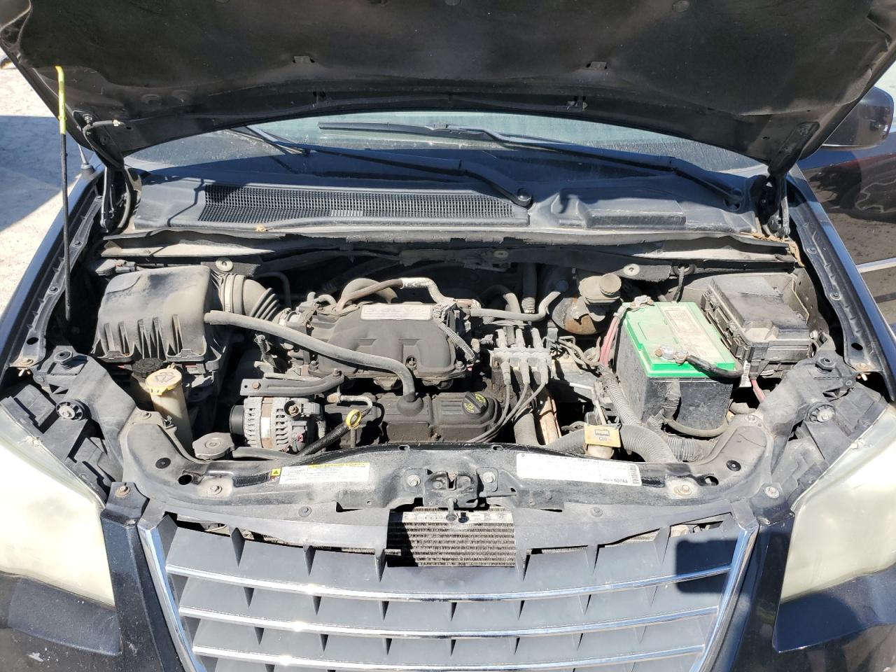 2009 Chrysler Town & Country - Image 12