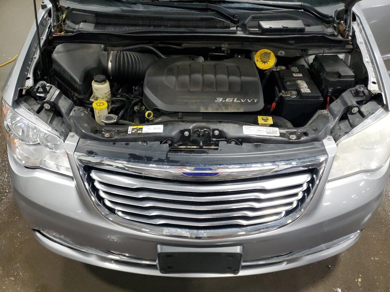 2014 Chrysler Town & Country - Image 13