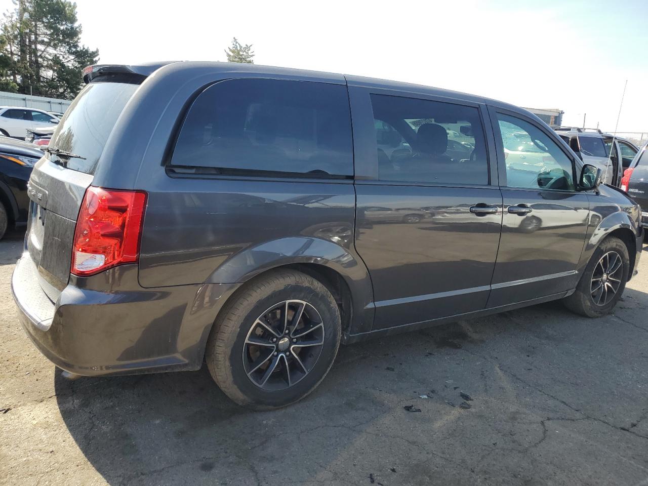 2018 Dodge Caravan - Image 3