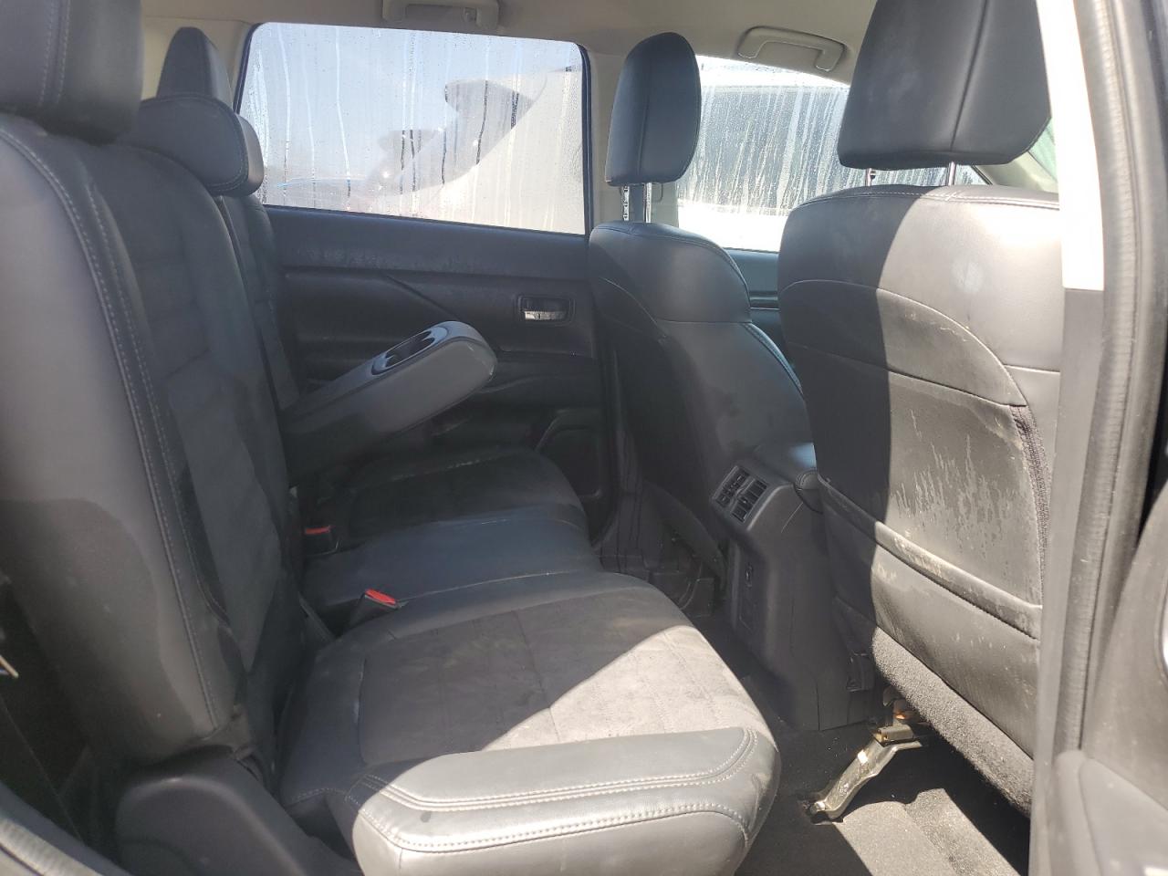 2019 Mitsubishi Outlander - Image 11