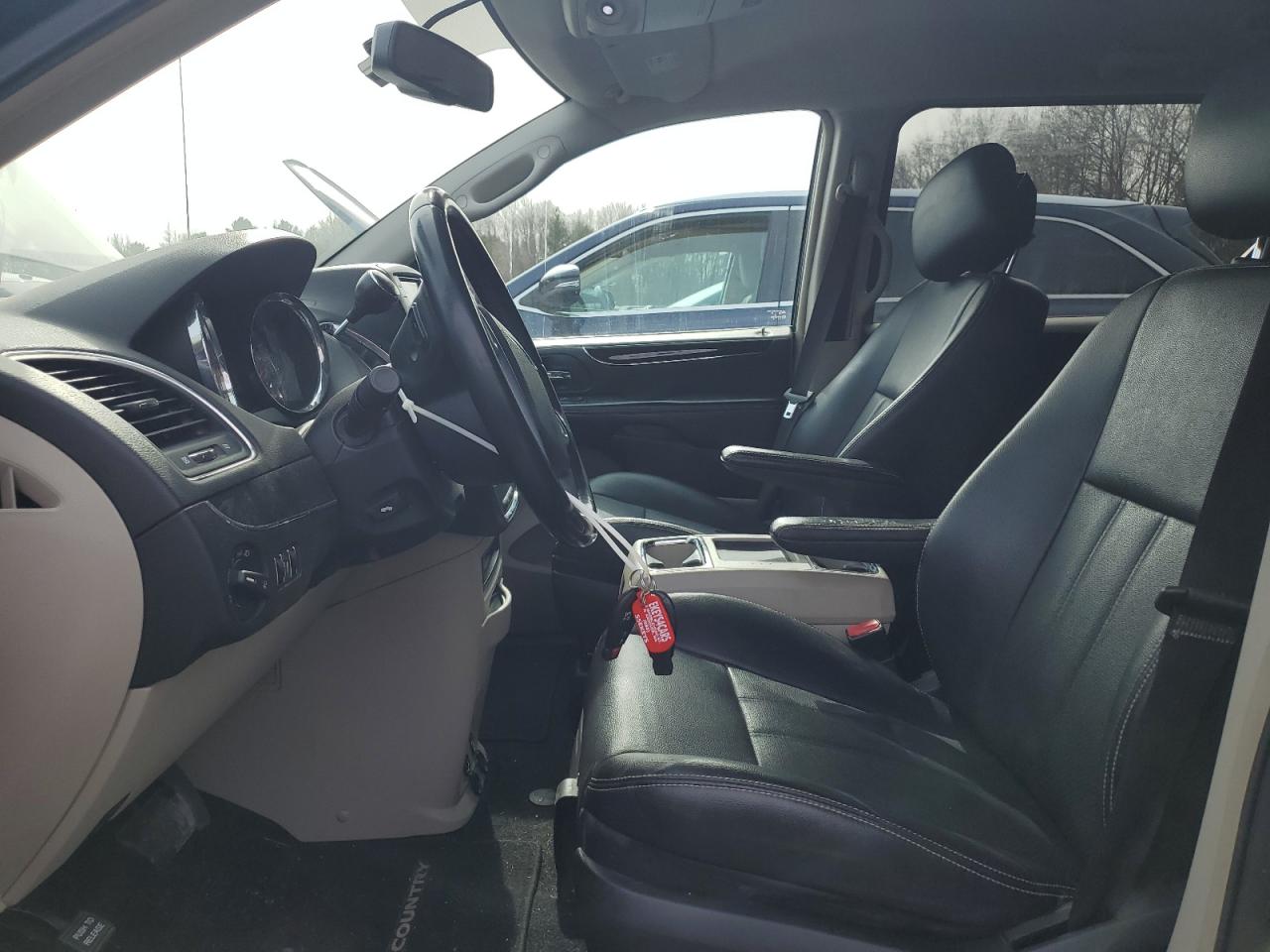 2012 Chrysler Town & Country - Image 7