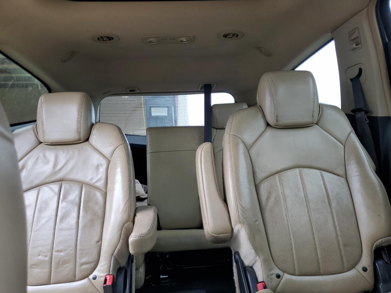 2009 Chevrolet Traverse - Image 10