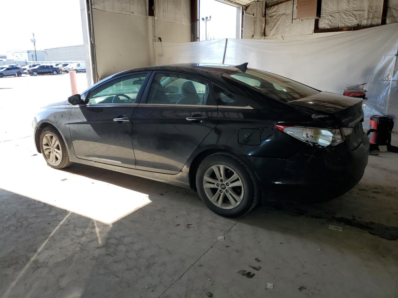 2011 Hyundai Sonata - Image 2