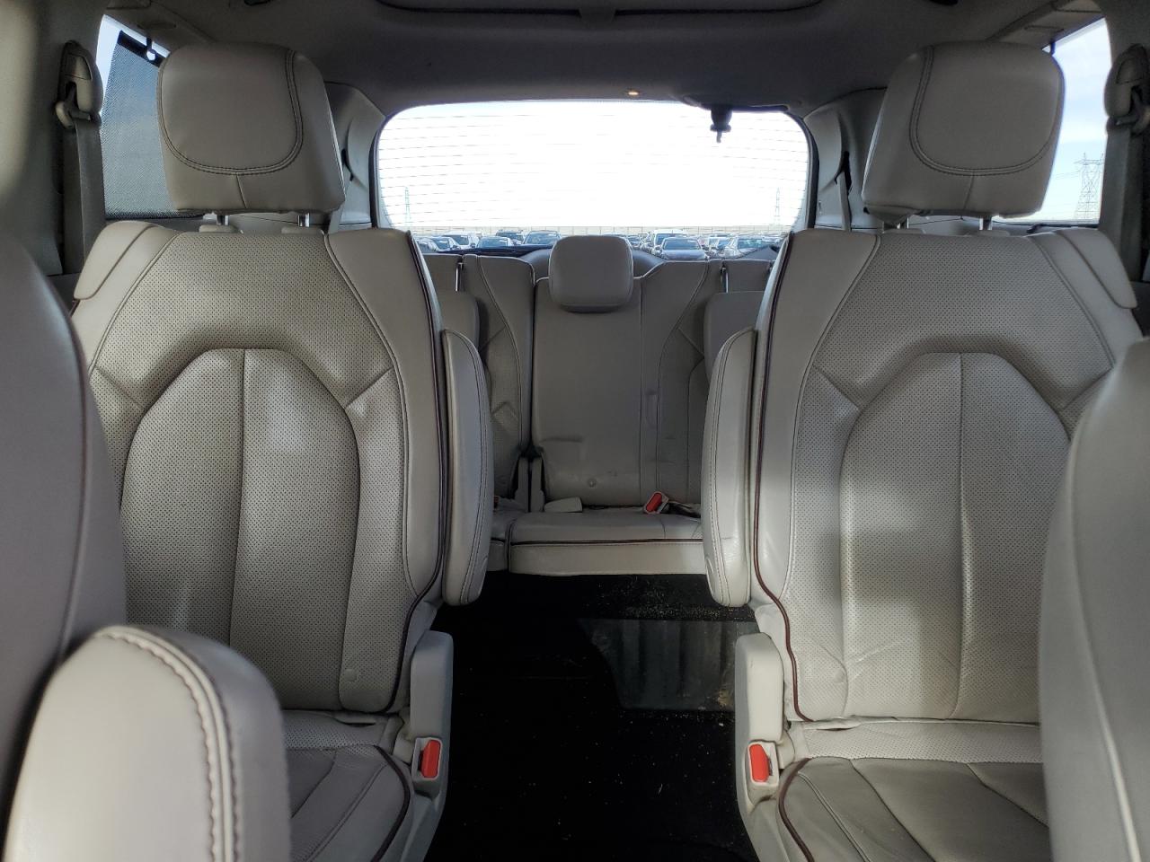 2020 Chrysler Pacifica - Image 10