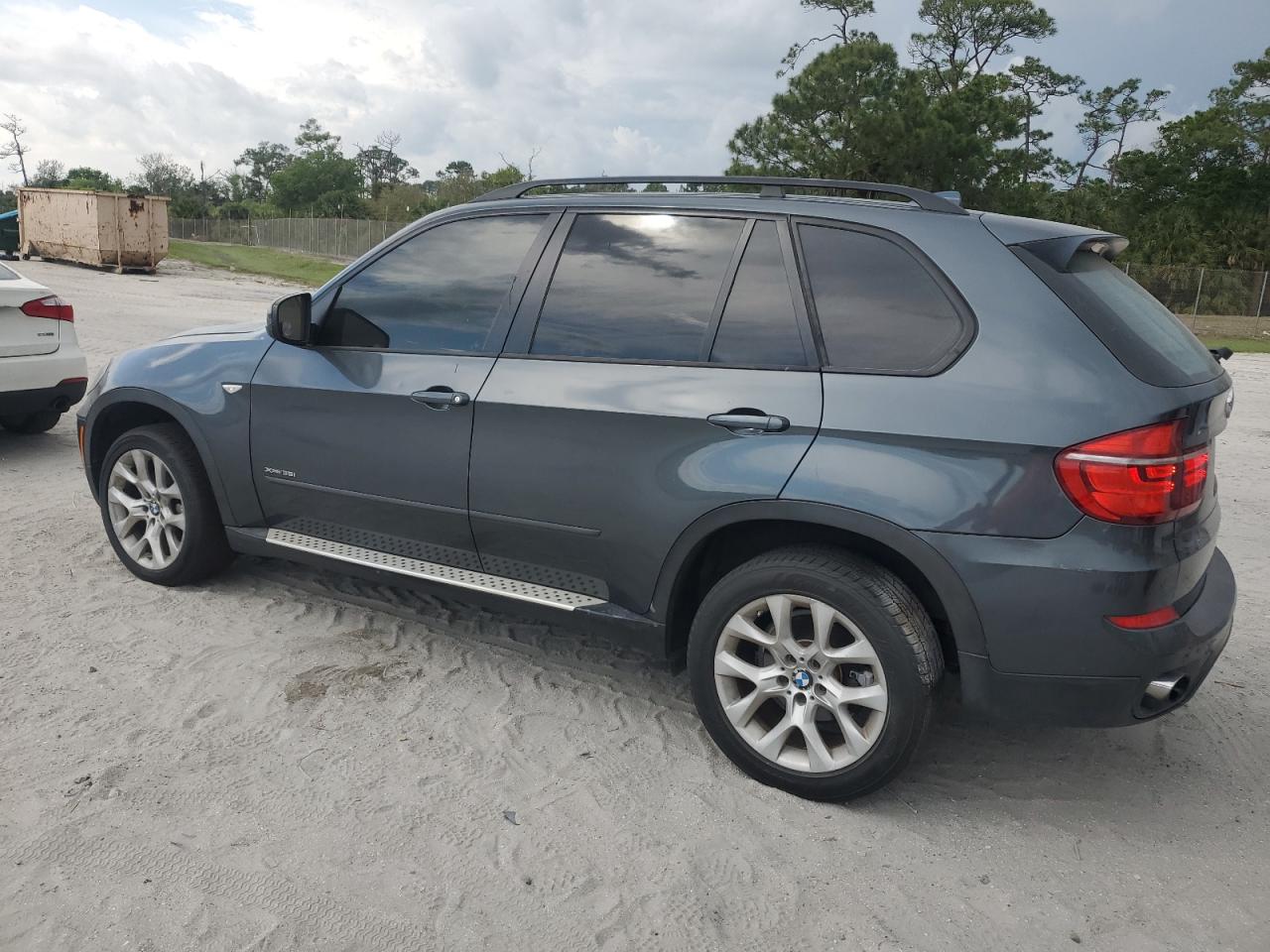 2011 BMW X5 - Image 2