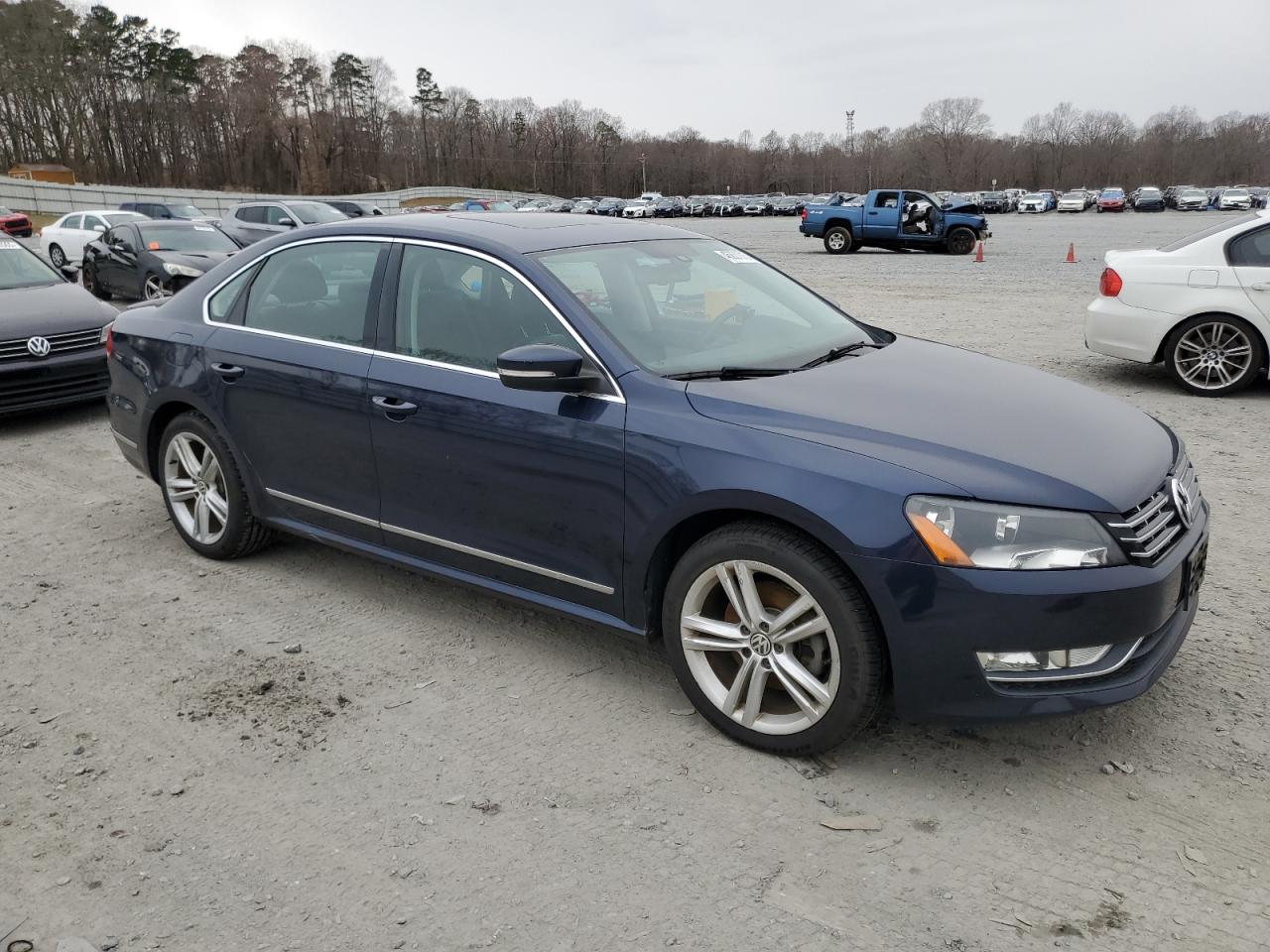 2014 Volkswagen Passat - Image 4