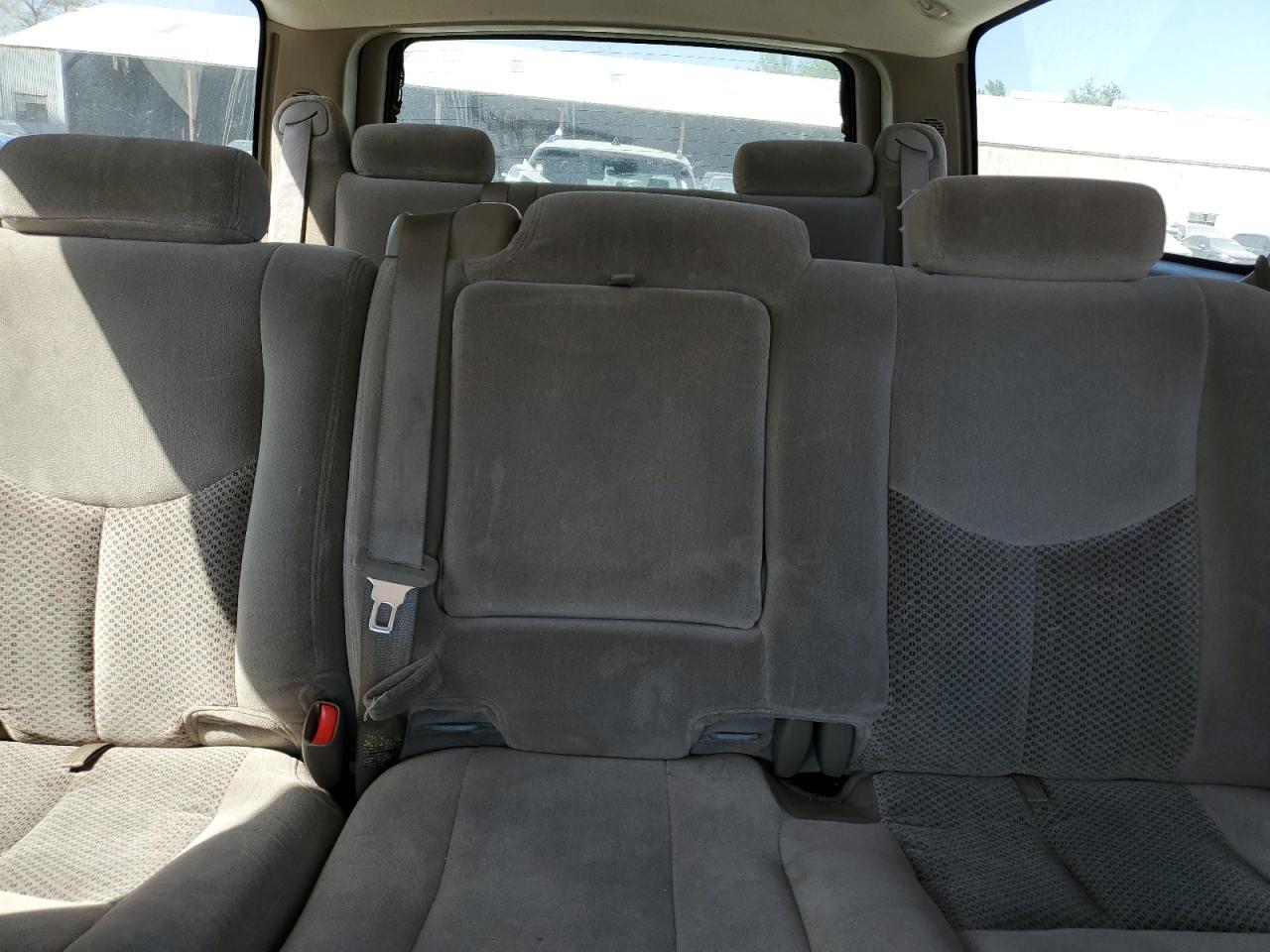 2003 Chevrolet Suburban - Image 10