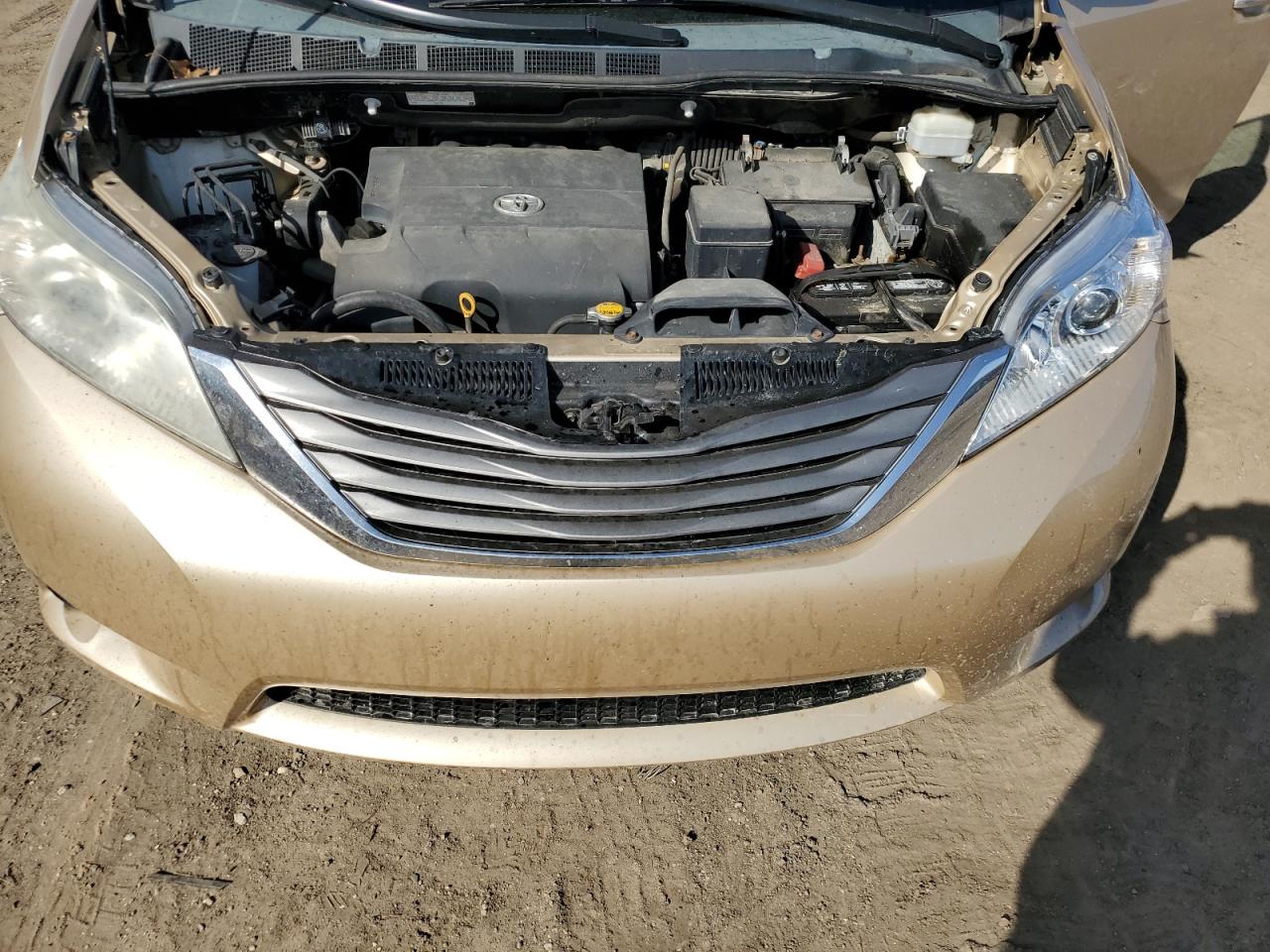 2012 Toyota Sienna - Image 12
