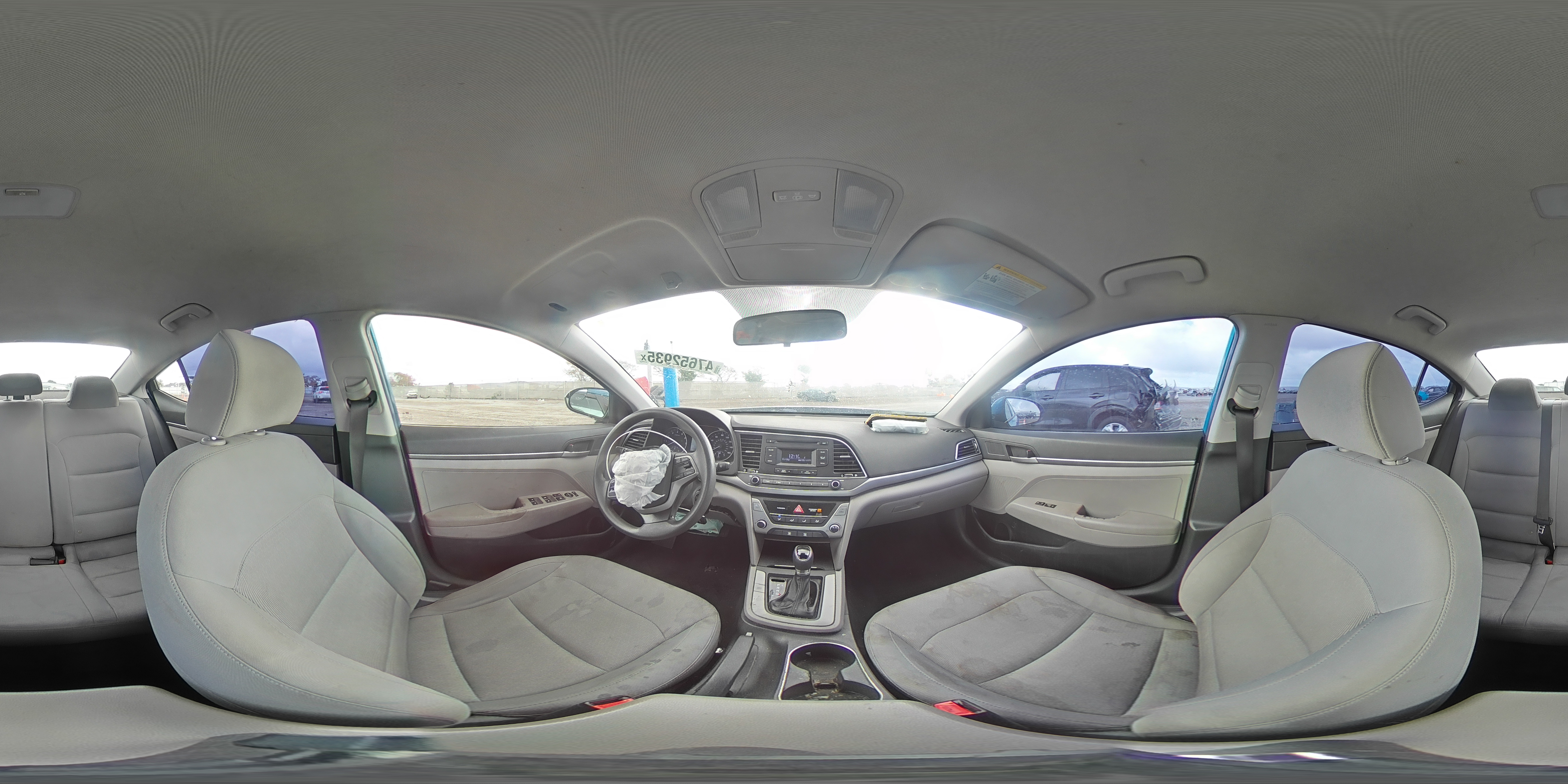 2017 Hyundai Elantra - Image 13