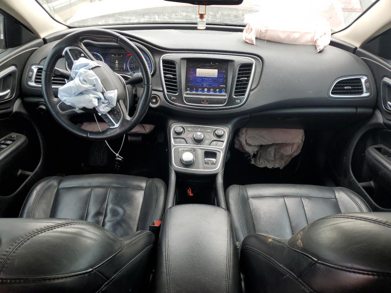 2017 Chrysler 200 - Image 8