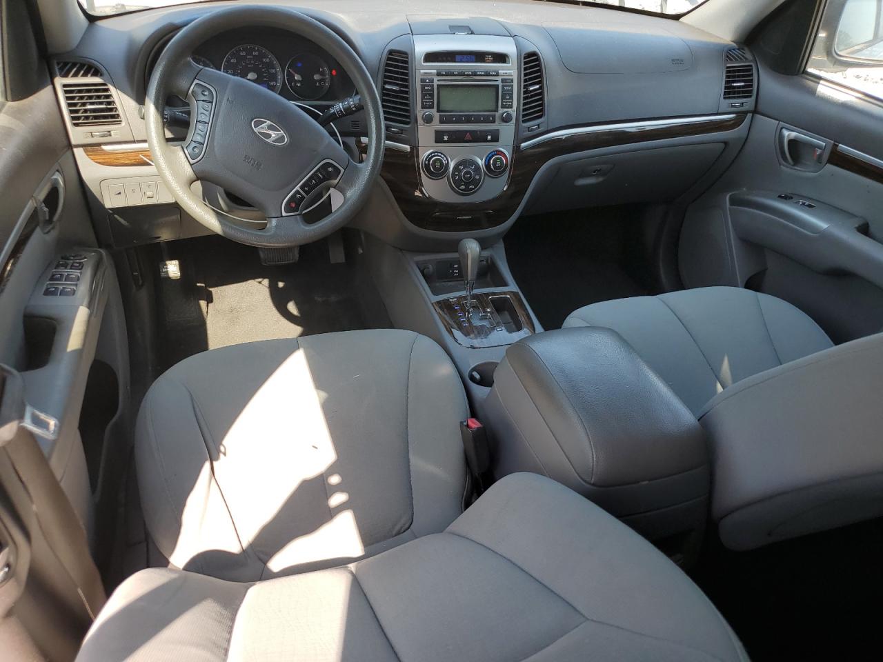 2012 Hyundai Santa Fe - Image 8
