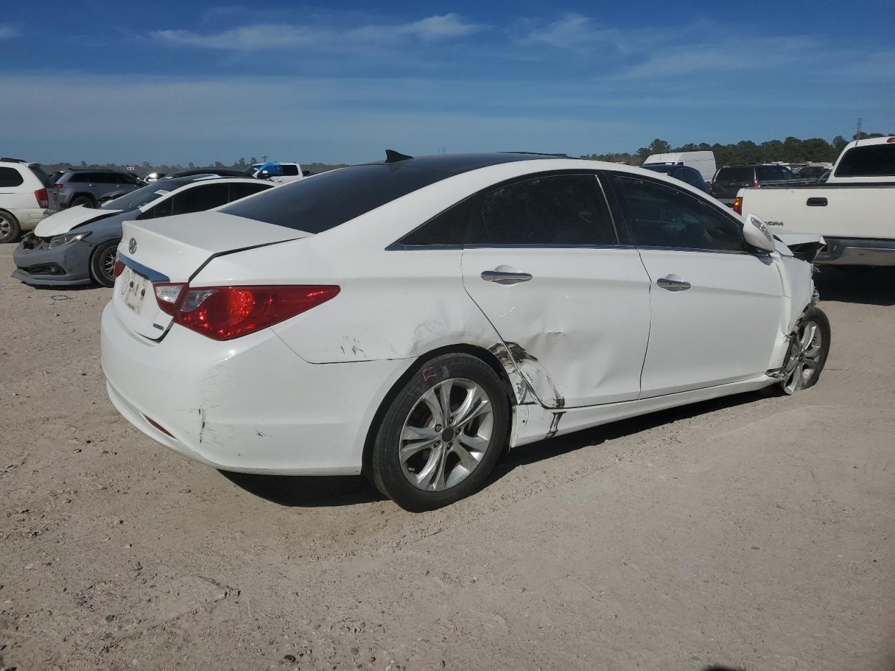 2013 Hyundai Sonata - Image 3