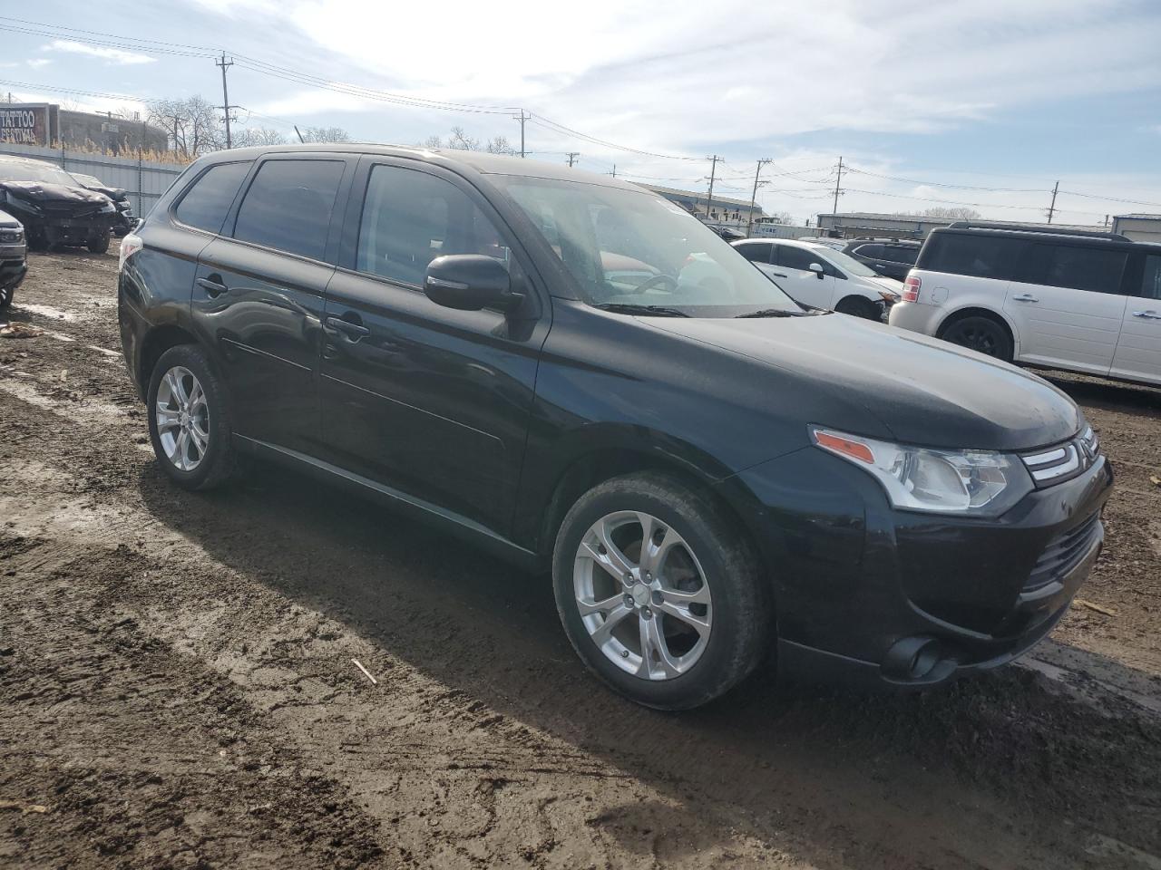 2014 Mitsubishi Outlander - Image 4