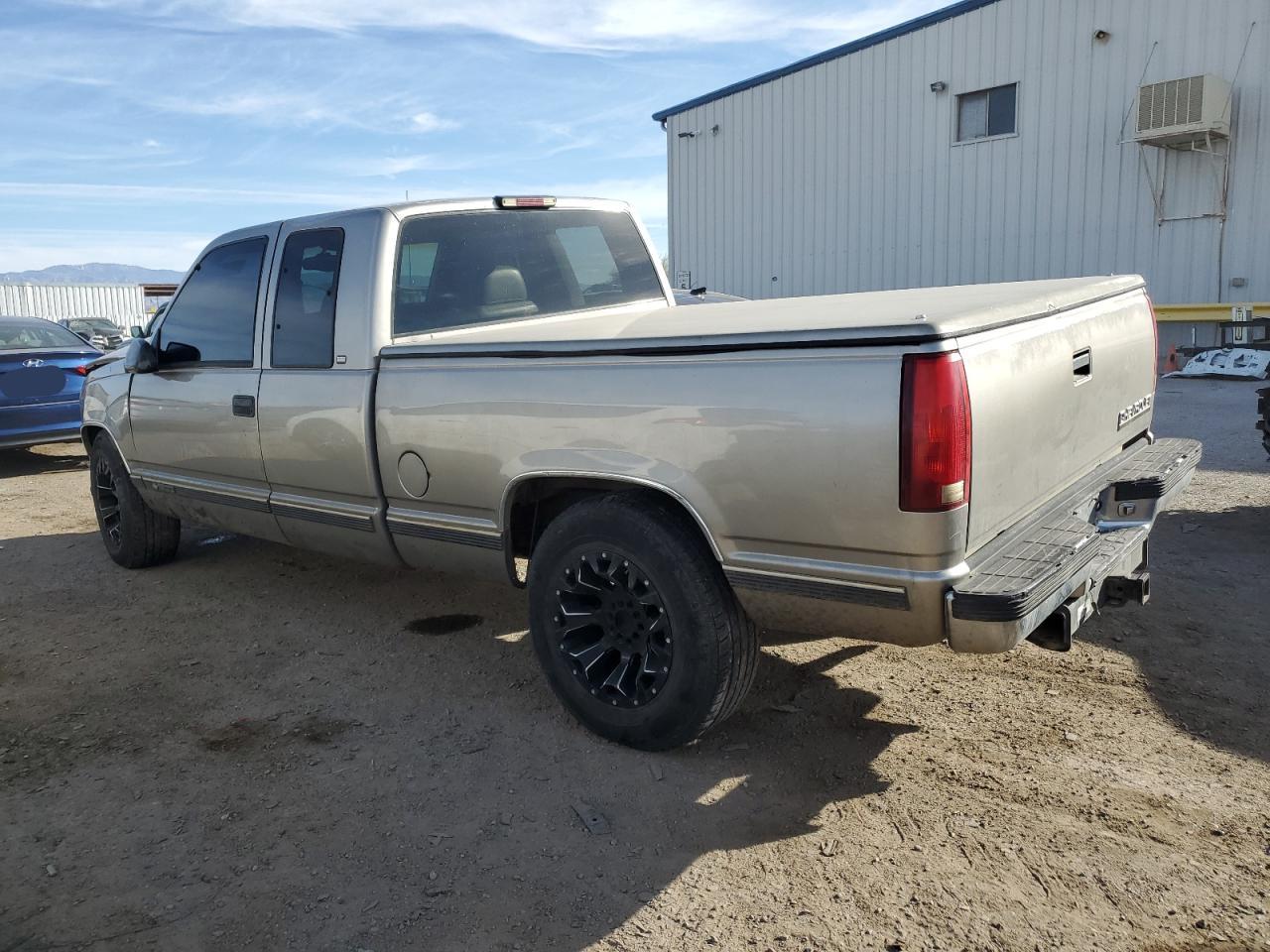 1998 Chevrolet GMT-400 - Image 2