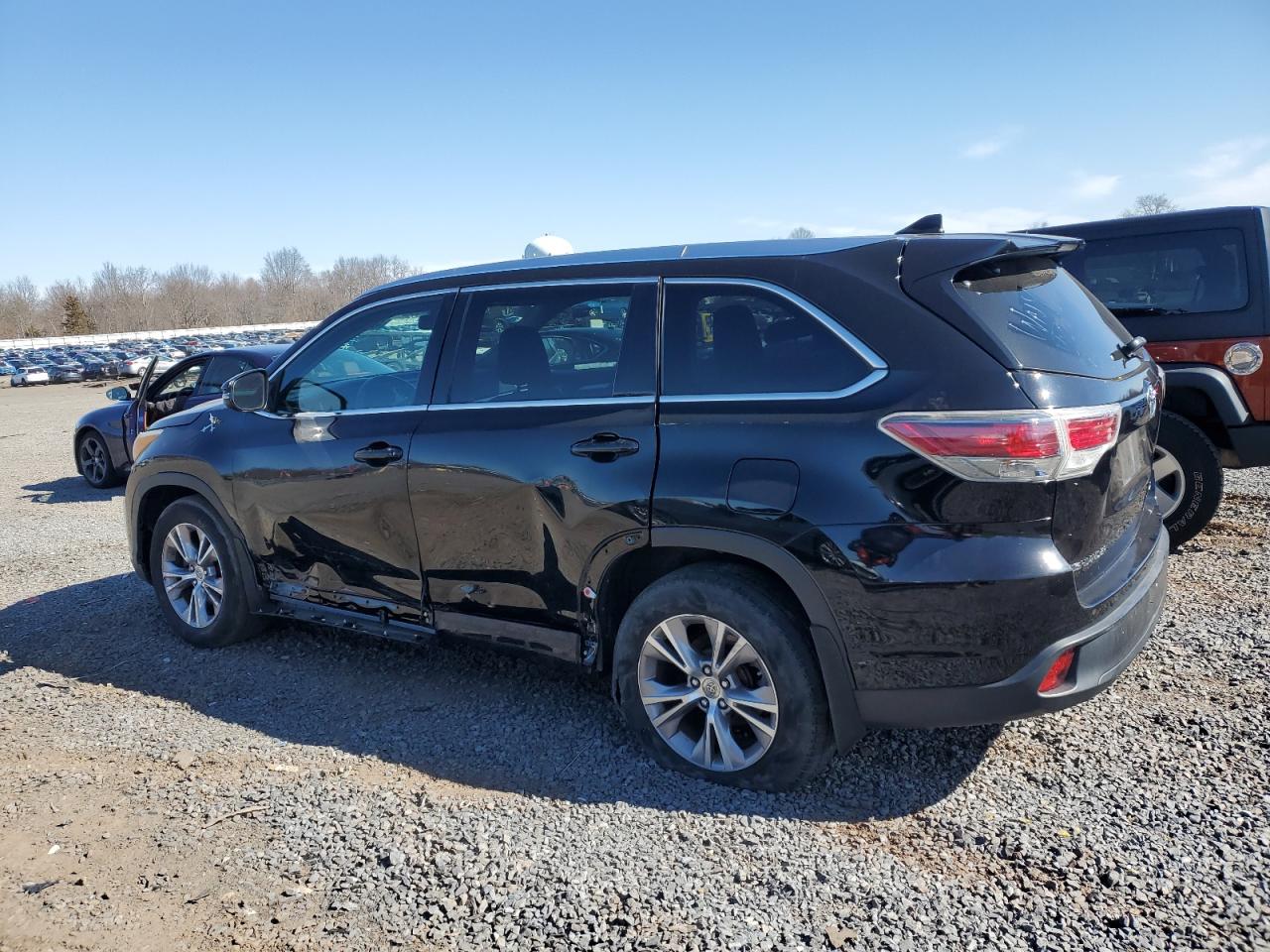 2015 Toyota Highlander - Image 2