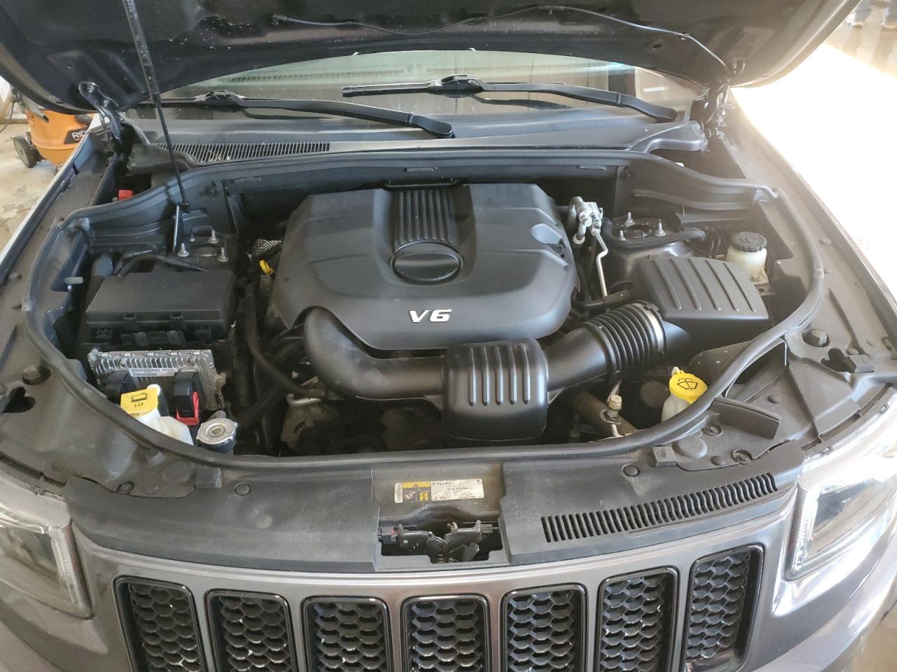 2015 Jeep Grand Cherokee - Image 12