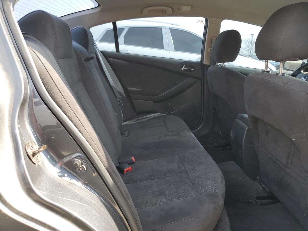 2010 Nissan Altima - Image 10