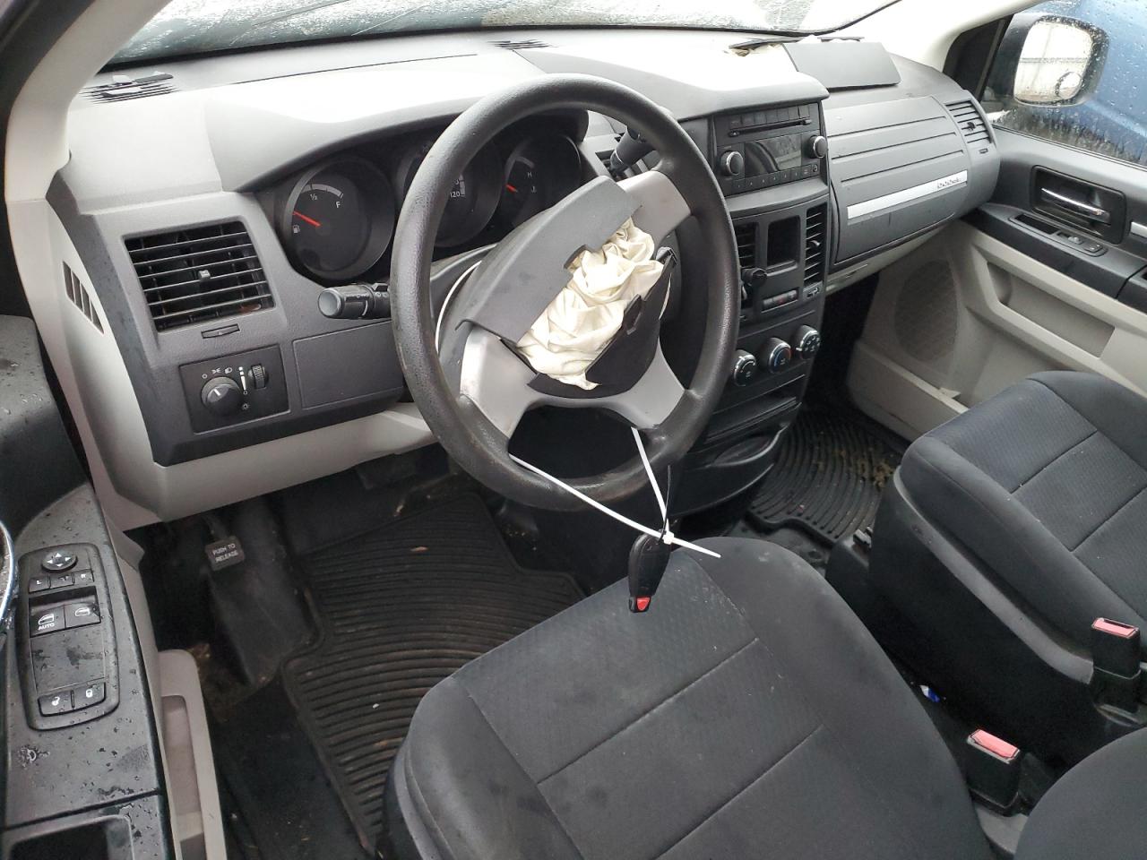 2010 Dodge Caravan - Image 8