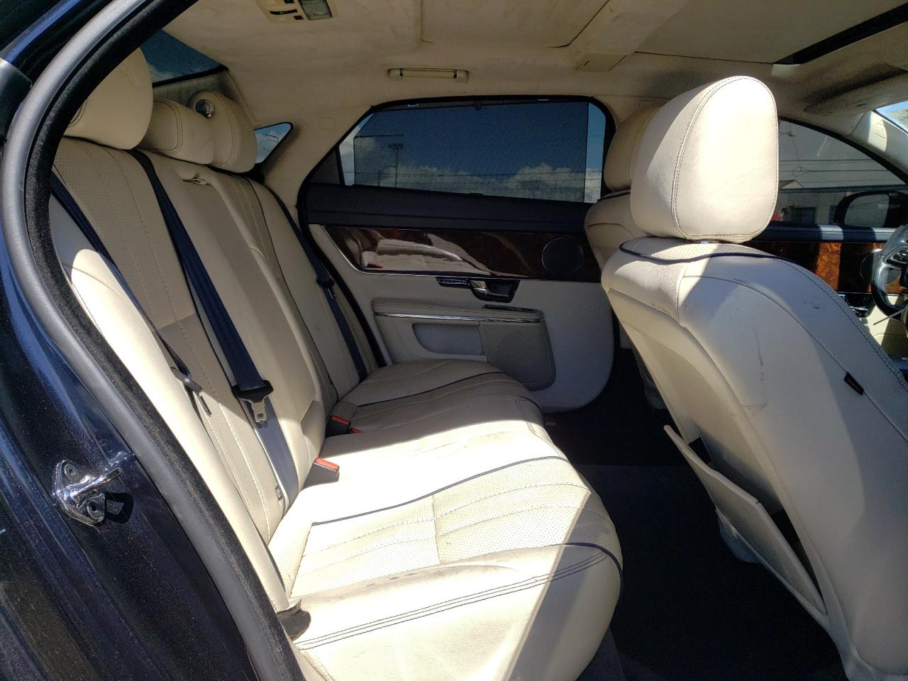 2012 Jaguar XJ - Image 10