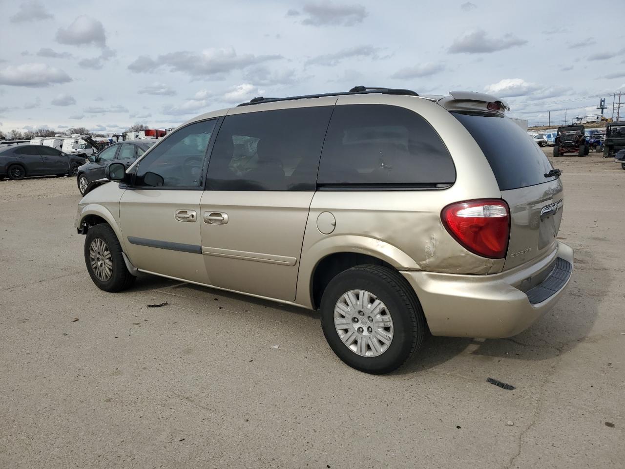 2006 Chrysler Town & Country - Image 2