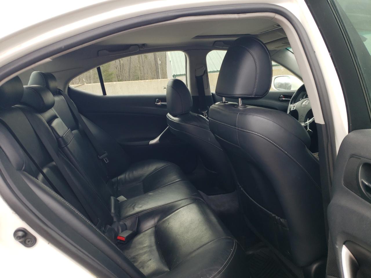 2012 Lexus IS - Image 10