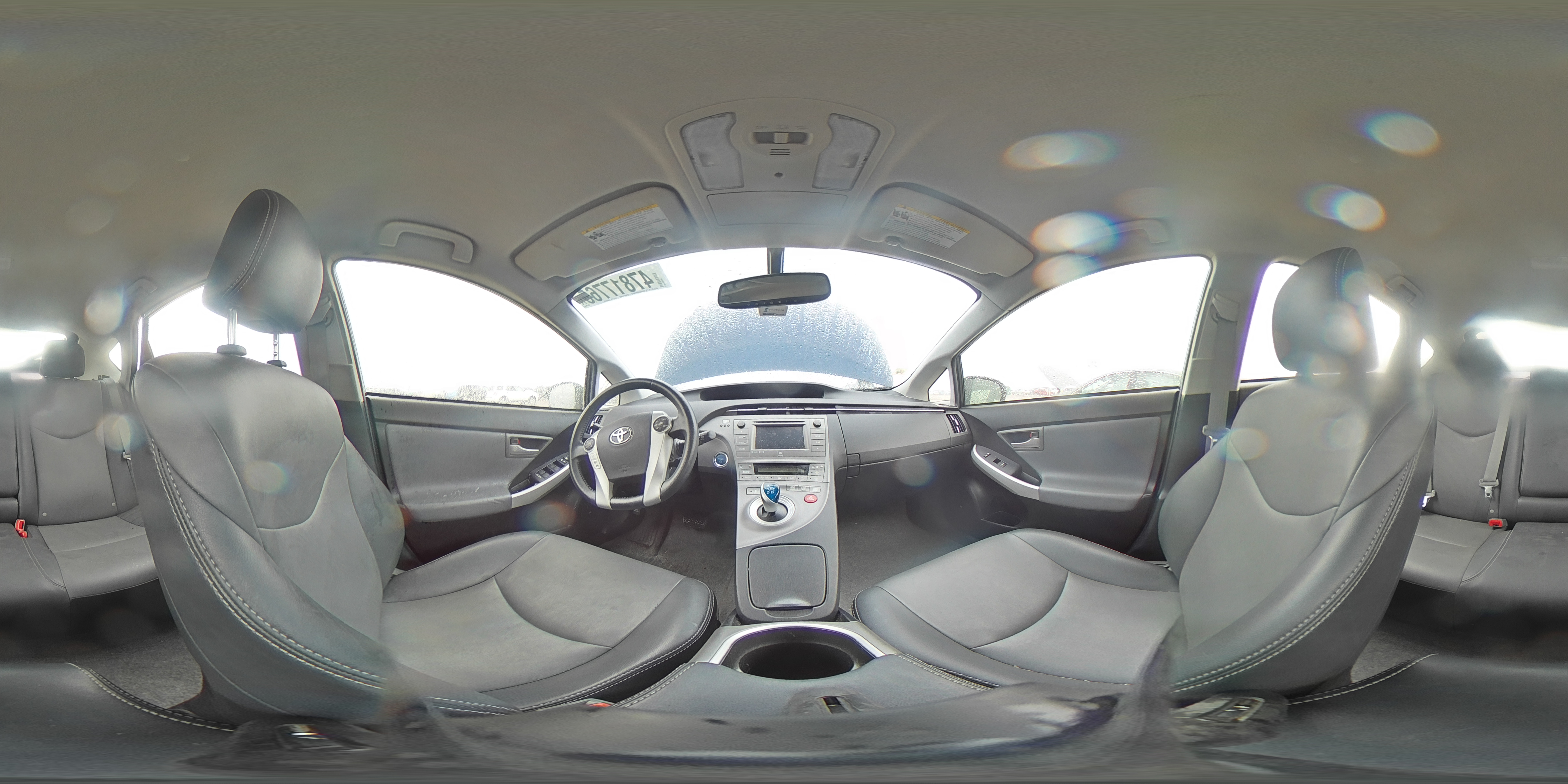 2014 Toyota Prius - Image 13