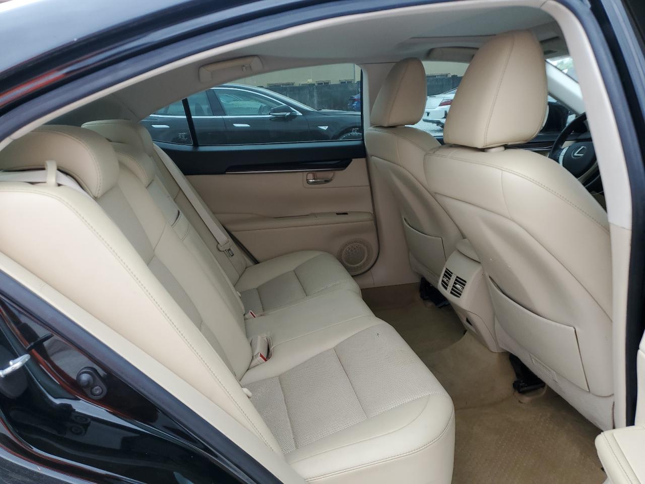 2014 Lexus ES - Image 10